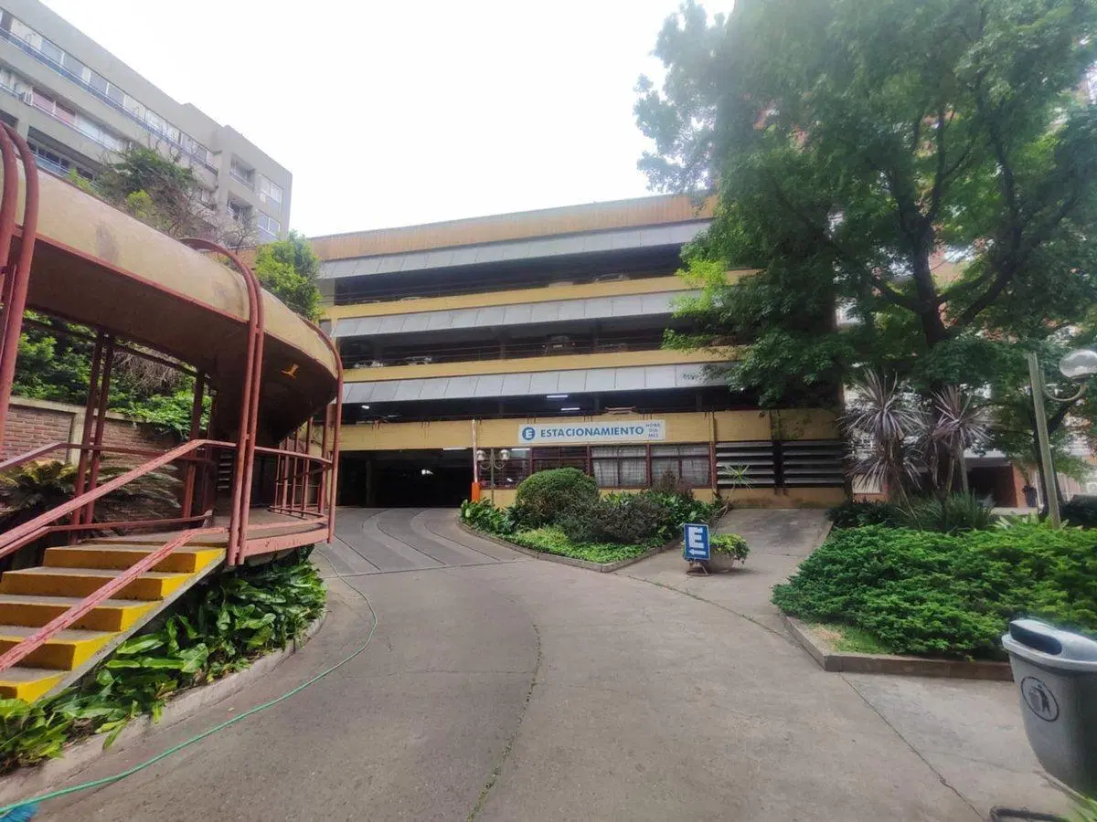 Cochera en Venta en Morón sobre Av. Rivadavia 4