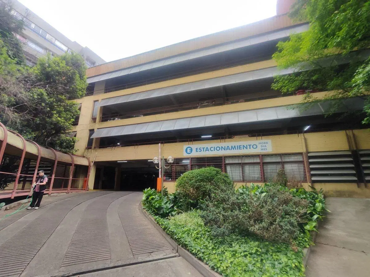 Cochera en Venta en Morón sobre Av. Rivadavia 3