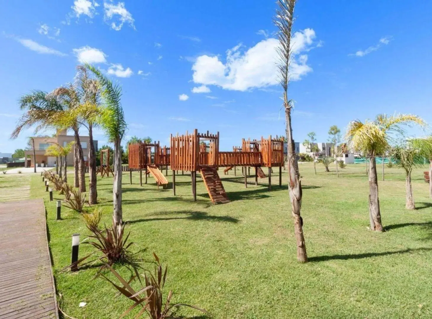 LOTE INTERNO EN VENTA EN LAGOS DE CANNING 1 3