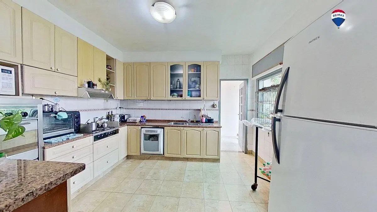 CASA 5 AMBIENTES LOTE PROPIO EN MARTÍNEZ 3