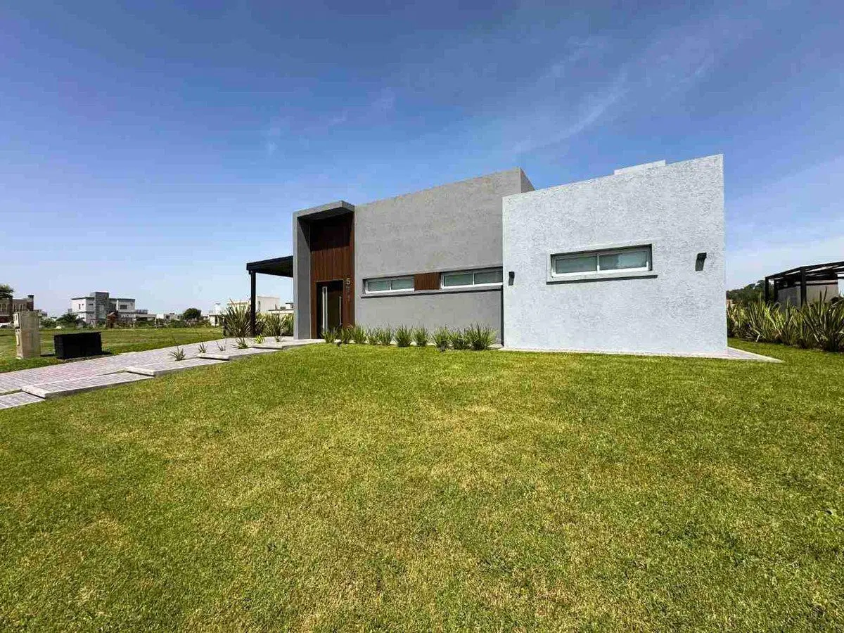 CASA 4 AMBIENTES EN VENTA EN HORIZONTES AL SUR 2