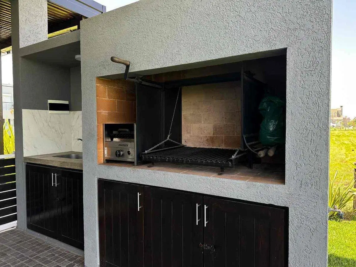 CASA 4 AMBIENTES EN VENTA EN HORIZONTES AL SUR 3
