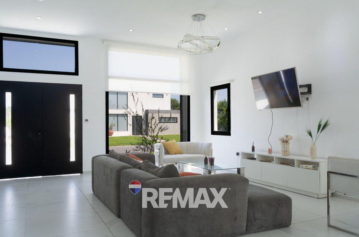 CASA EN VENTA CANNING