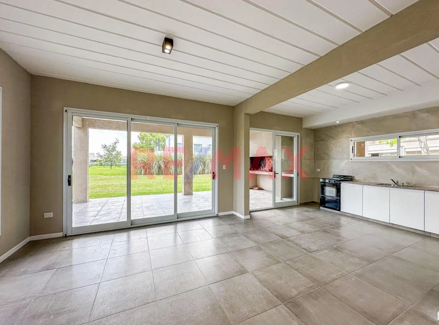 CASA 5 AMBIENTES EN VENTA HORIZONTES AL SUR 3