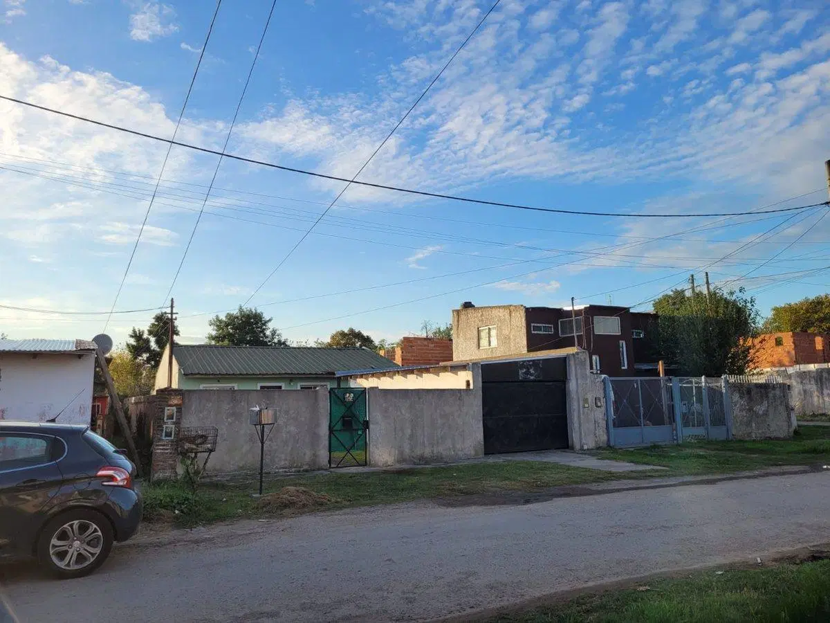 VENTA CASA 4 AMBIENTES CON COCHERA EN LA UNIÓN 2