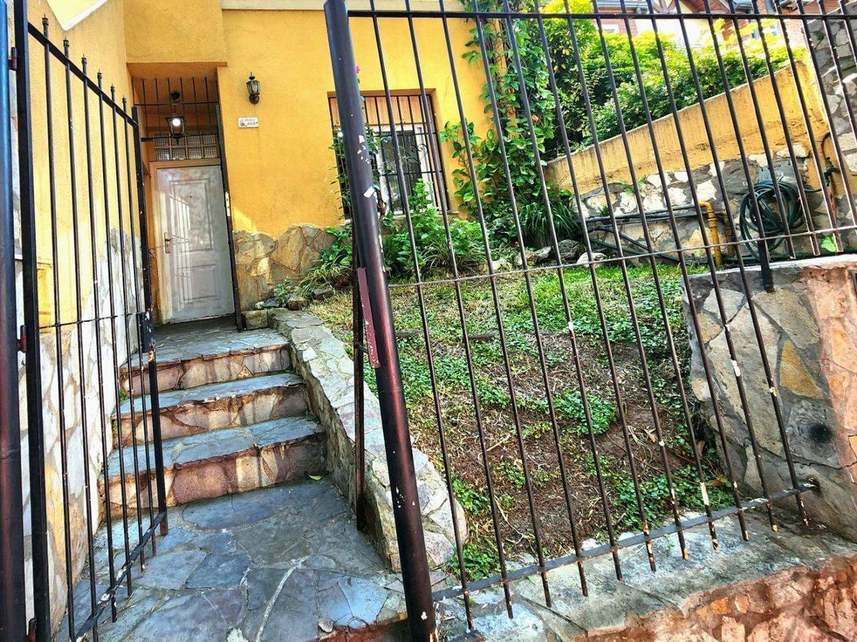 CASA PH PB FRENTE 4 DORM 8 AMB GRAN PATIO SAAVEDRA