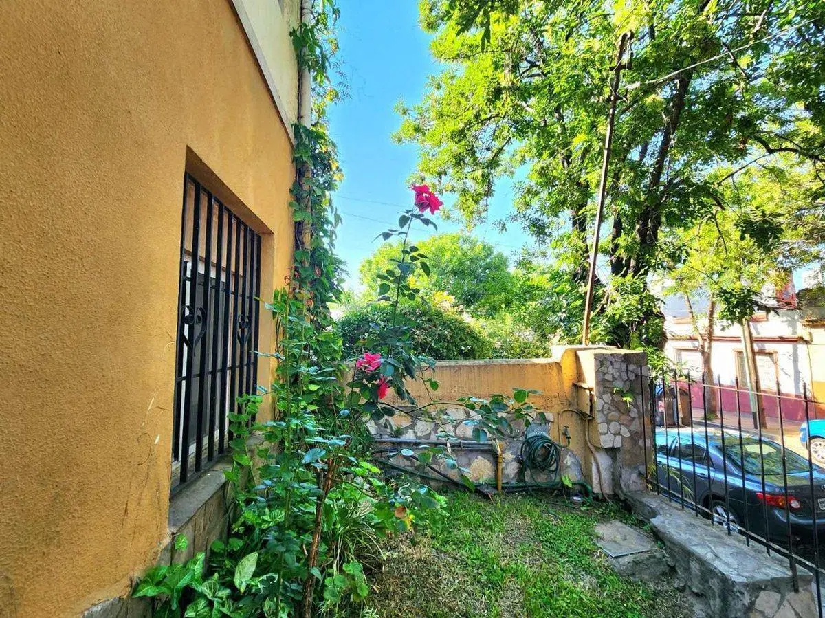 CASA PH PB FRENTE 4 DORM 8 AMB GRAN PATIO SAAVEDRA 2