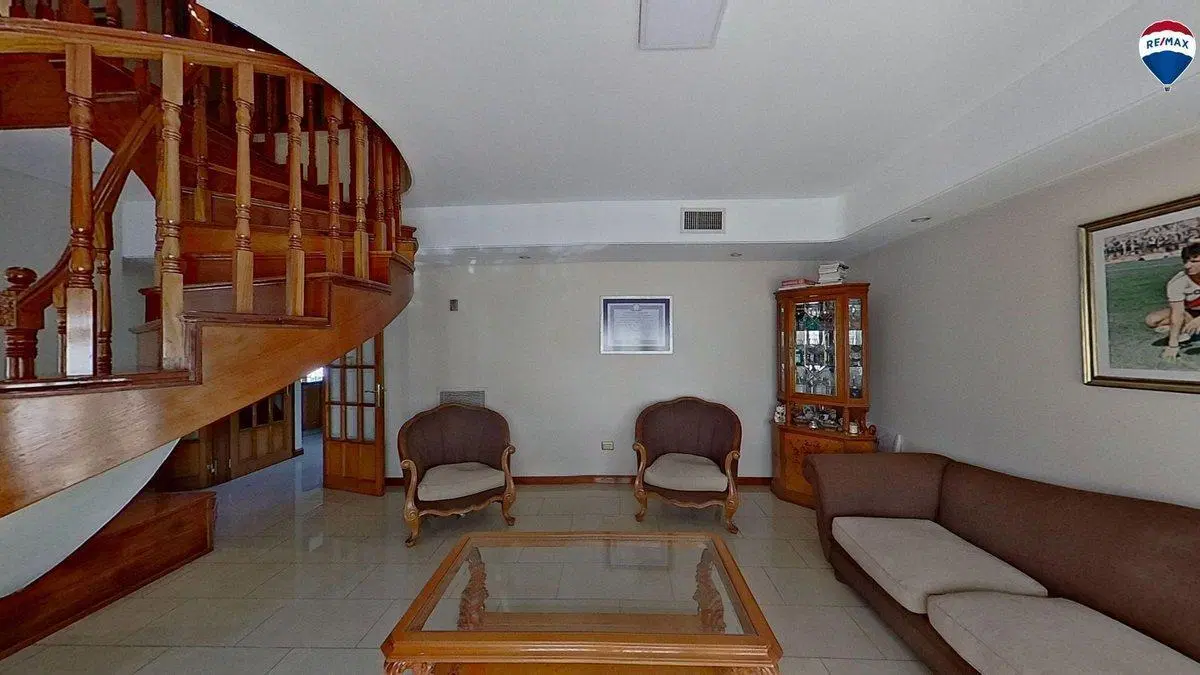 VENTA CASTELAR CASA 7 AMBIENTES COCHERAS PILETA 3