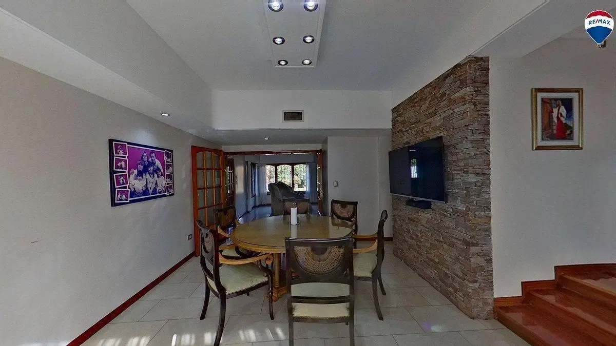 VENTA CASTELAR CASA 7 AMBIENTES COCHERAS PILETA 4