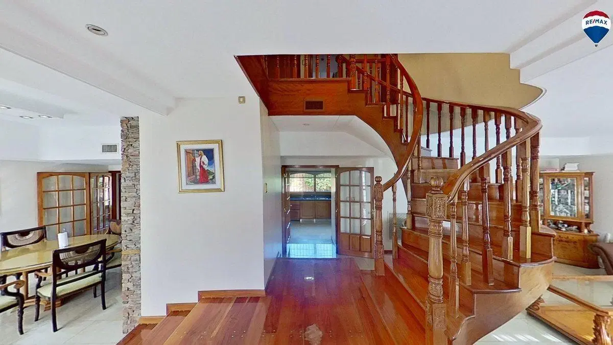VENTA CASTELAR CASA 7 AMBIENTES COCHERAS PILETA 5