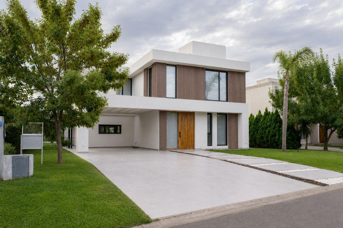 CASA EN VENTA TERRALAGOS BARRIO PLAYA CANNING