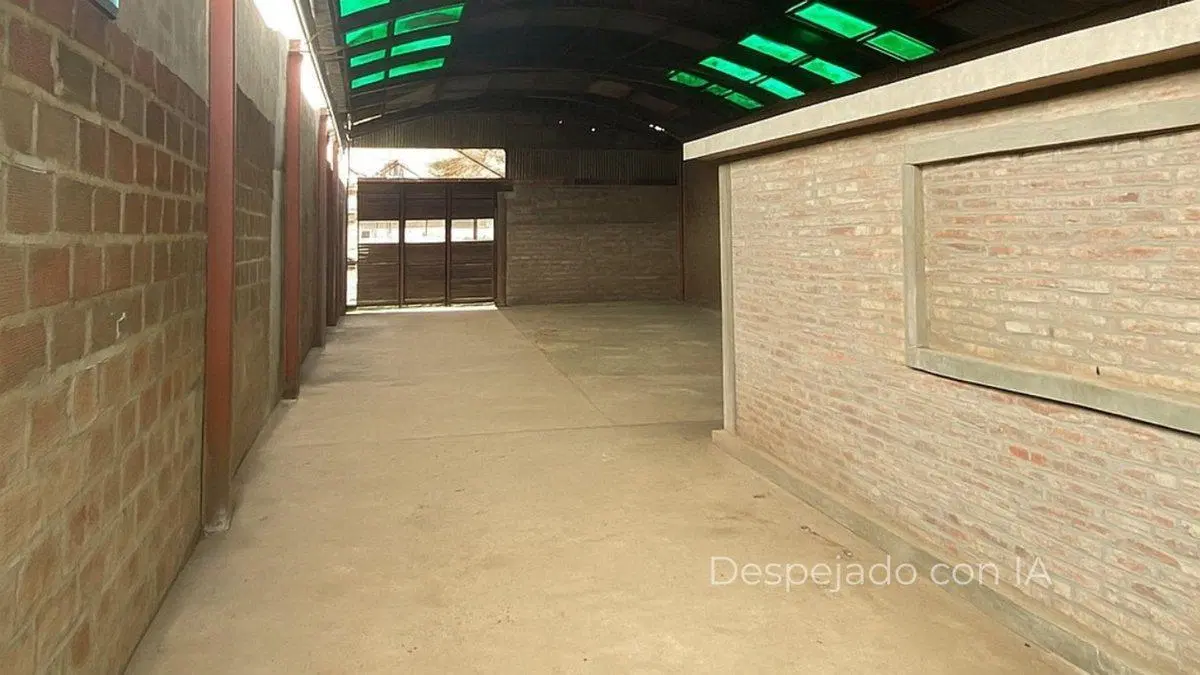 VENTA TERRENO 10X46 CON GALPON Y OFICINA EN LUJAN 4
