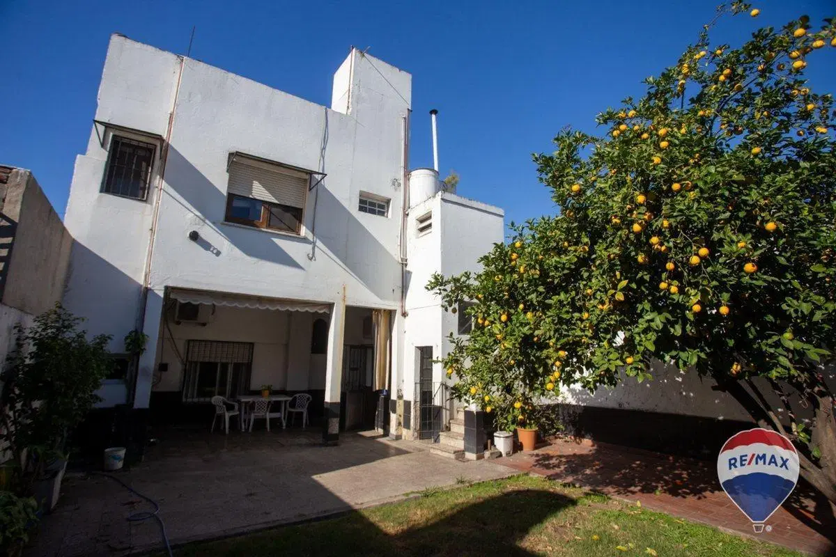 CASA DE 6 AMBIENTES EN VENTA EN CASTELAR 4