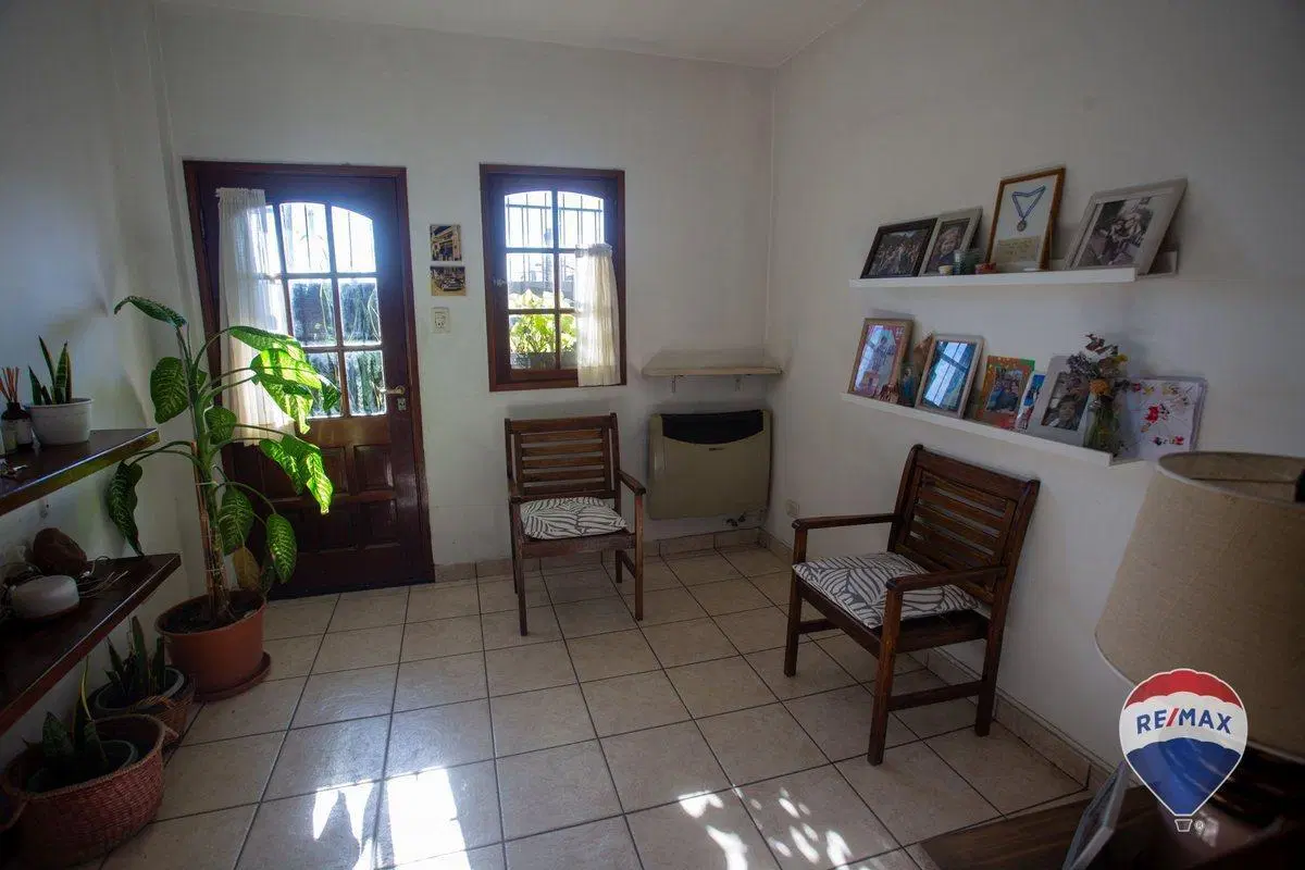 CASA DE 6 AMBIENTES EN VENTA EN CASTELAR 5