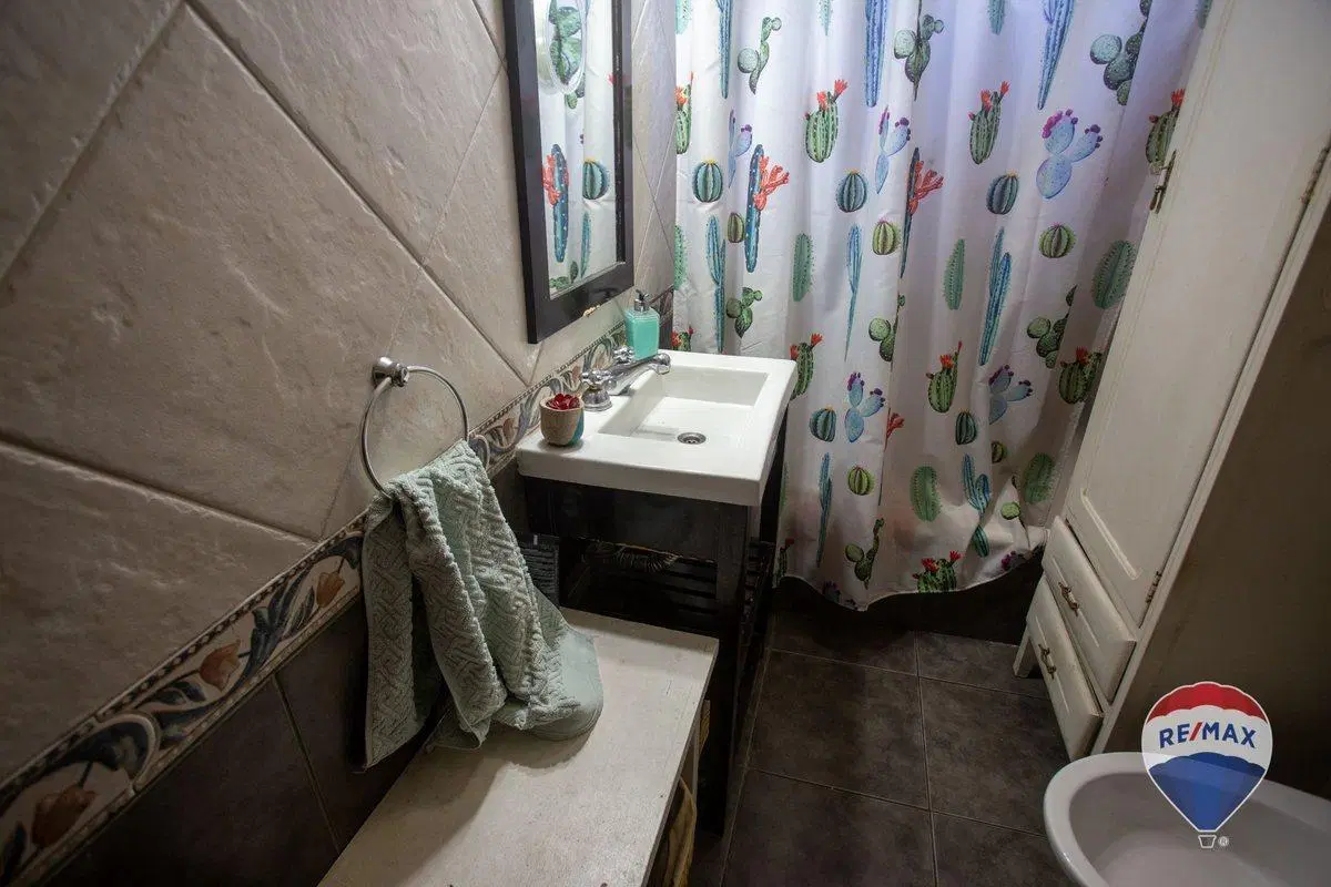 CASA DE 6 AMBIENTES EN VENTA EN CASTELAR 3