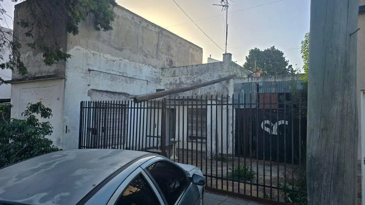Casa en venta a refaccion en San Justo lote propio 2