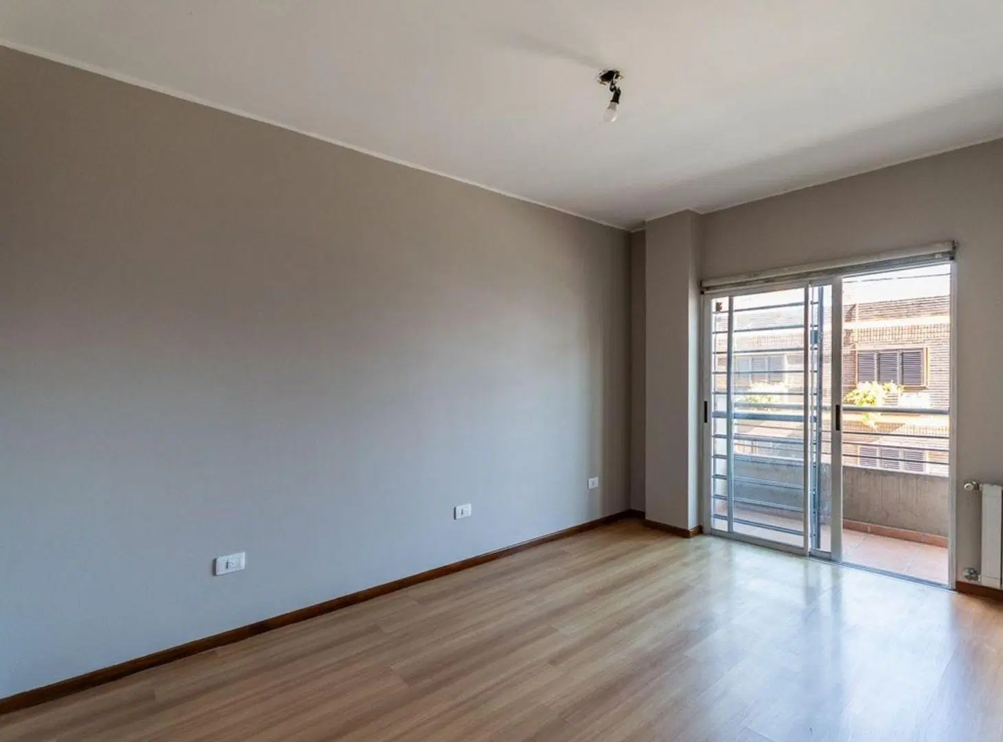 DEPARTAMENTO 3 AMB CON COCHERA Y PATIO VILLA LURO 4