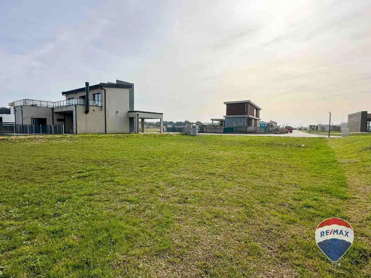 LOTE INTERNO EN VENTA BARRIO LARES DE CANNING 4