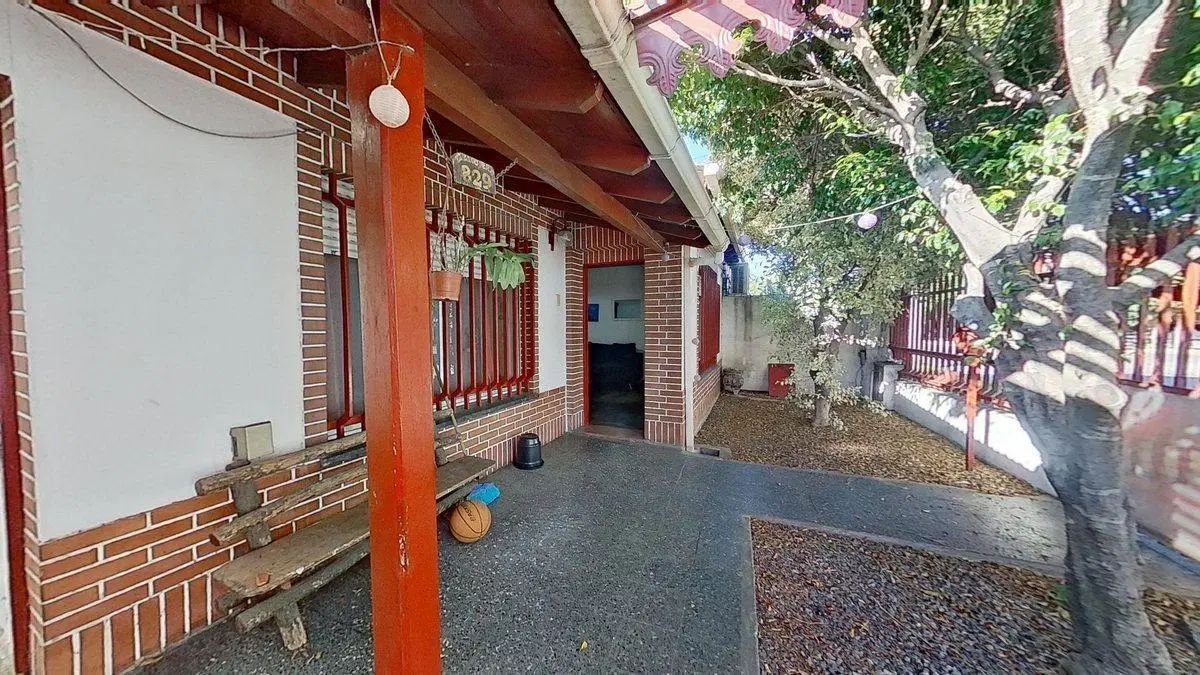 Venta Amplia Casa 4 ambientes C/cochera San Justo 3