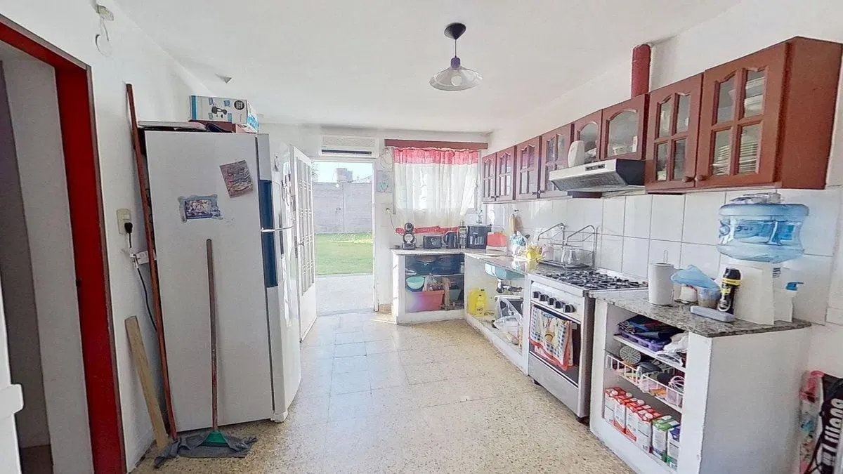 Venta Amplia Casa 4 ambientes C/cochera San Justo 4