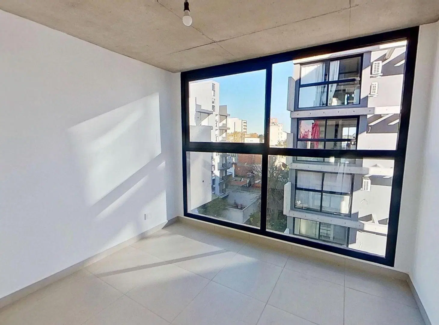 Venta 2 Ambientes al Frente Moron Centro 5