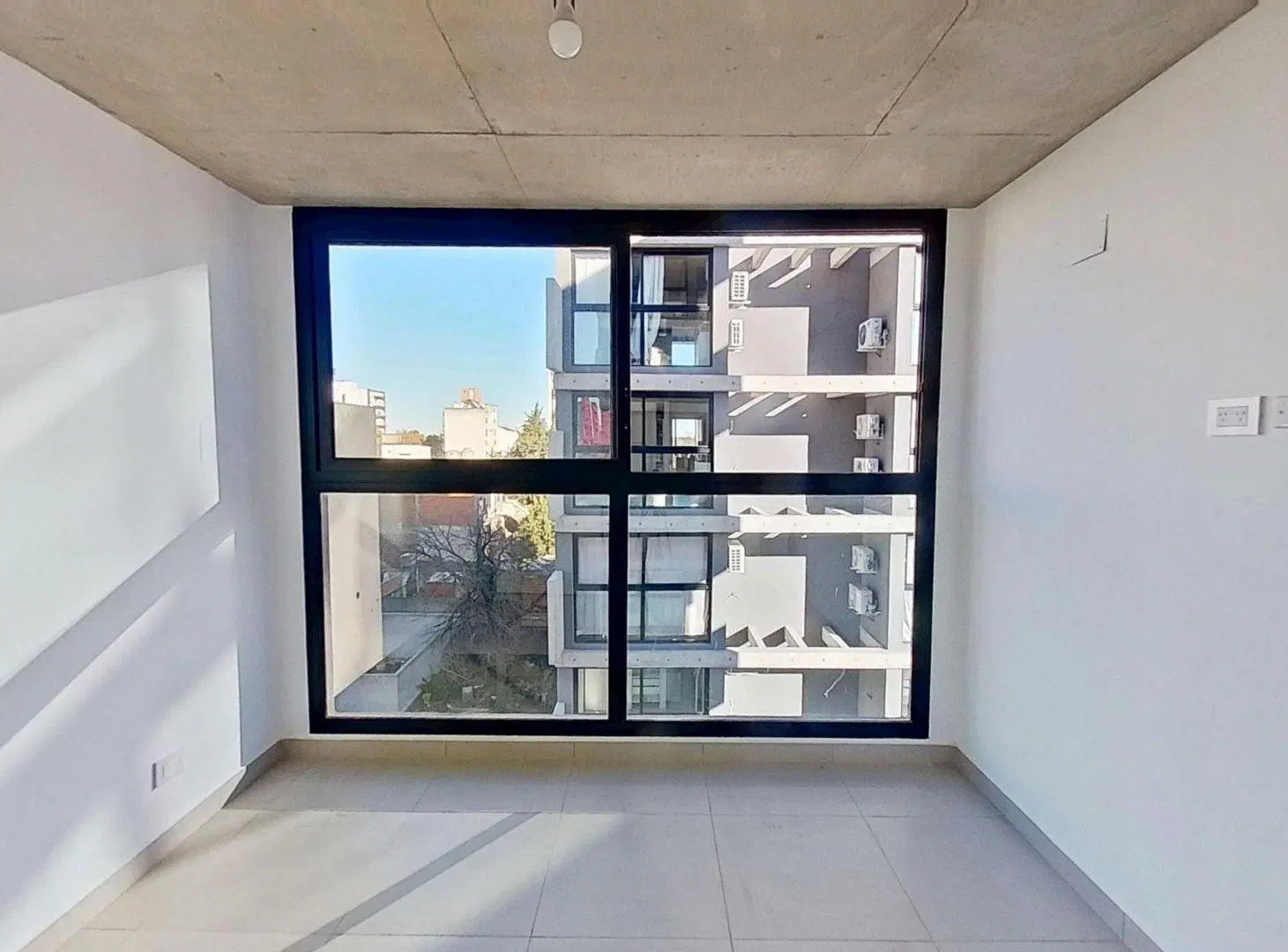 Venta 2 Ambientes al Frente Moron Centro 4