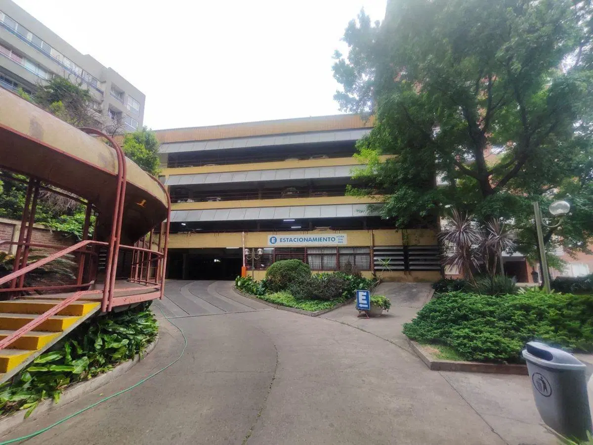 Cochera en Venta en Morón sobre Av. Rivadavia 2