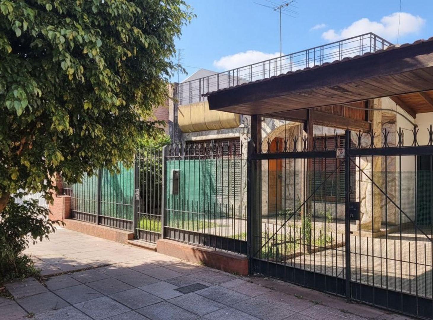 Foto de Casa en Venta 5 ambientes San Justo, imagen 2