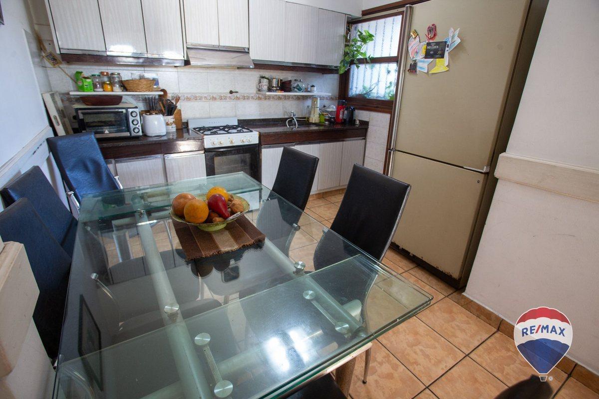 Foto de CASA DE 6 AMBIENTES EN VENTA EN CASTELAR, imagen 5