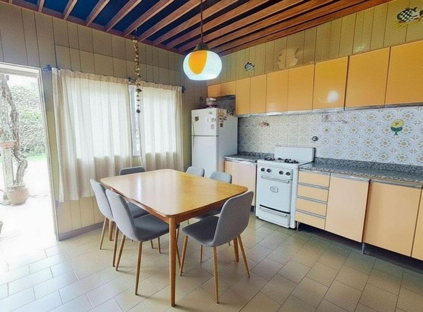 Foto de VENTA CASA 4 AMB CASTELAR A RECICLAR LOTE PROPIO, imagen 1