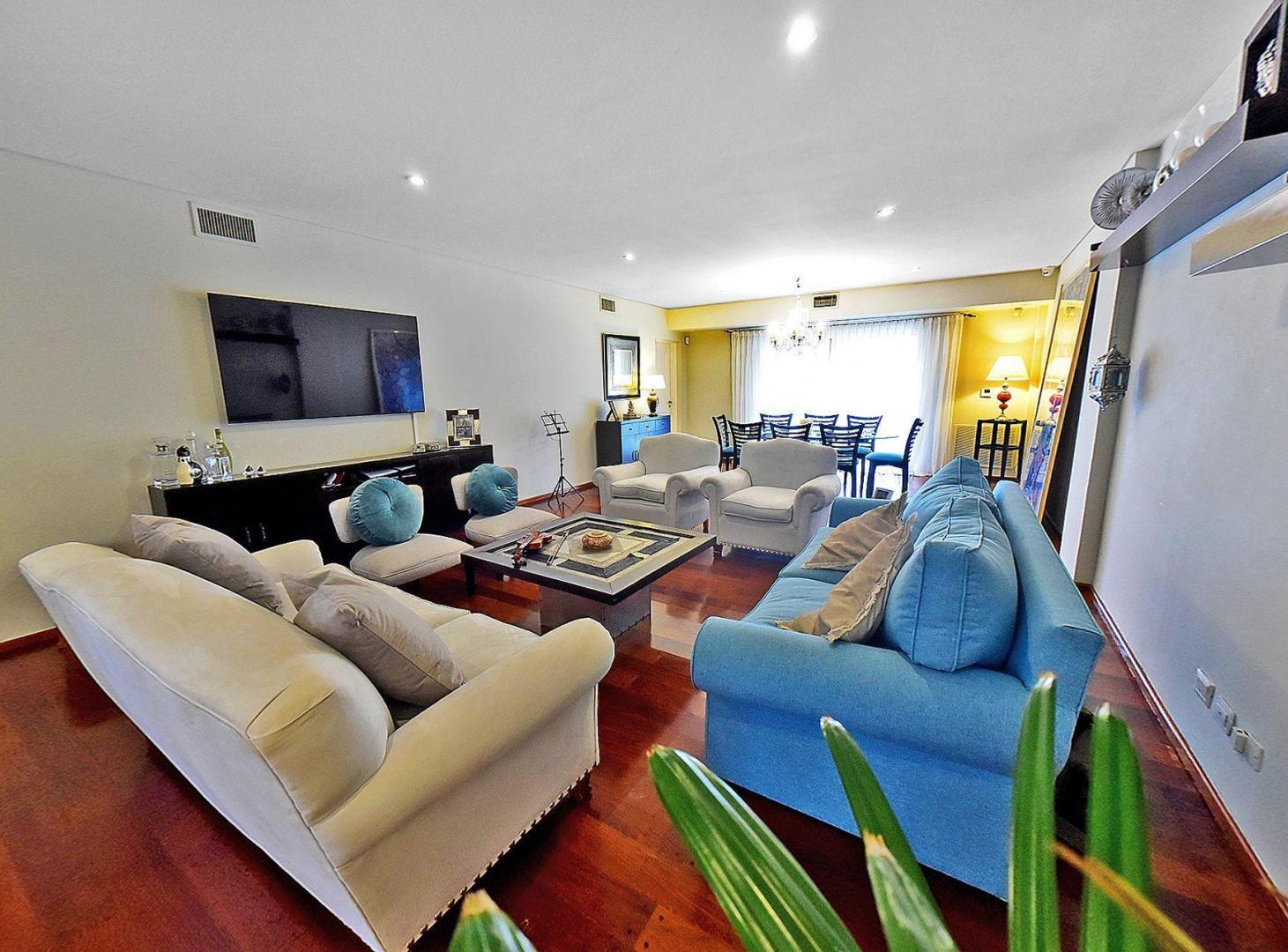 Foto de VENTA CASA 6 AMBIENTES MARTINEZ PILETA Y QUINCHO, imagen 2