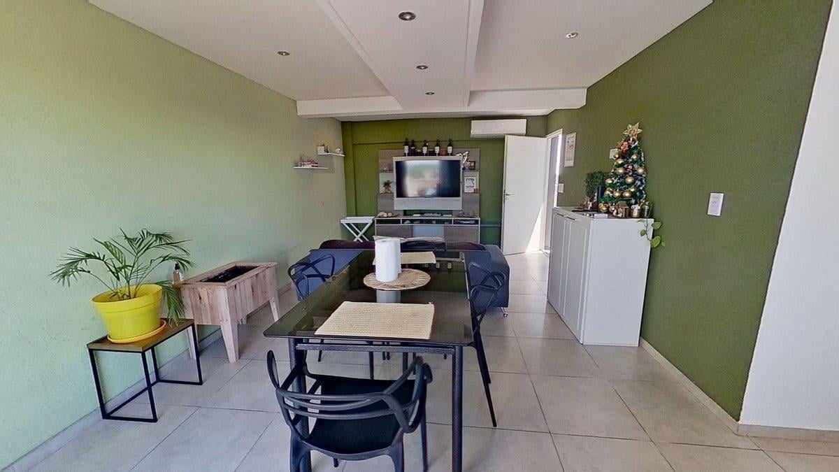 Foto de VENTA DEPARTAMENTO 3 AMBIENTES AMPLIO C/ COCHERA, imagen 2