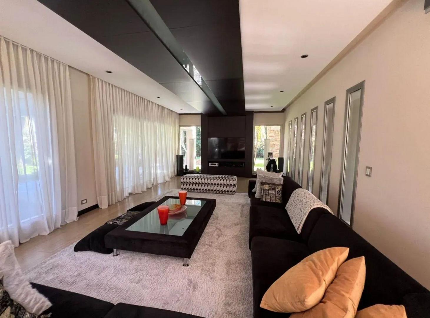 Foto de VENTA CASA 7 AMBIENTES EN SAINT THOMAS SUR, imagen 2