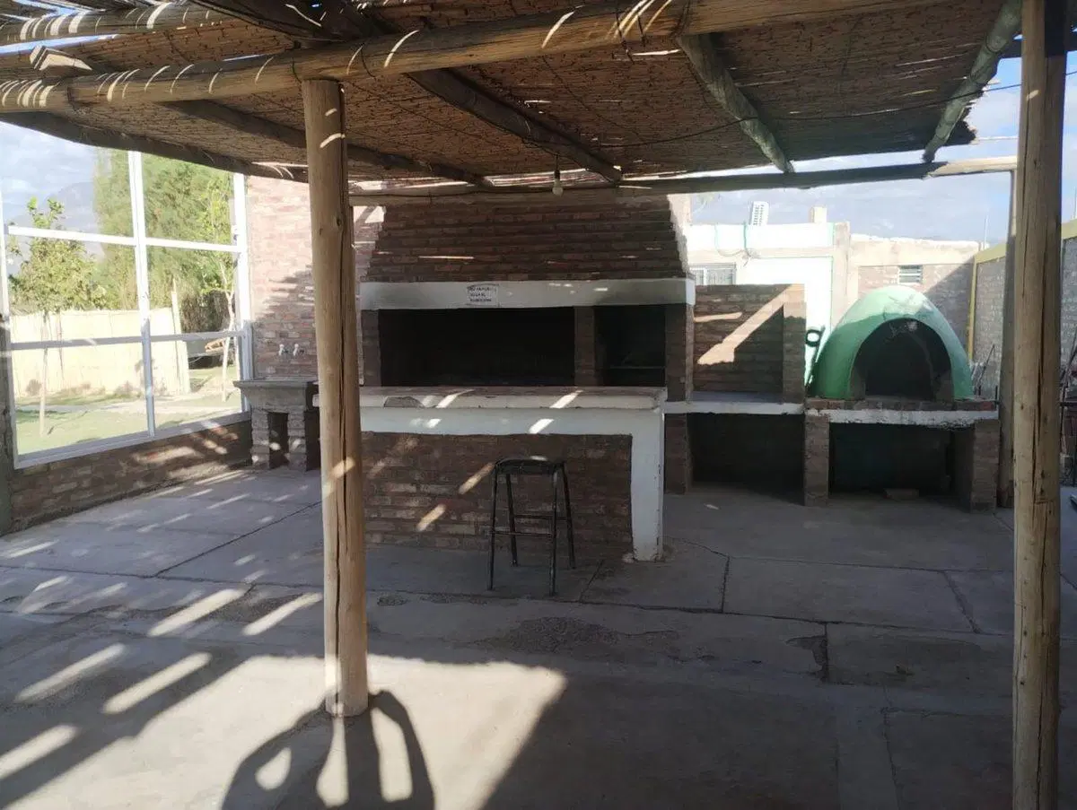 Casa de 2 dormitorio con pileta y quincho. Pocito 3