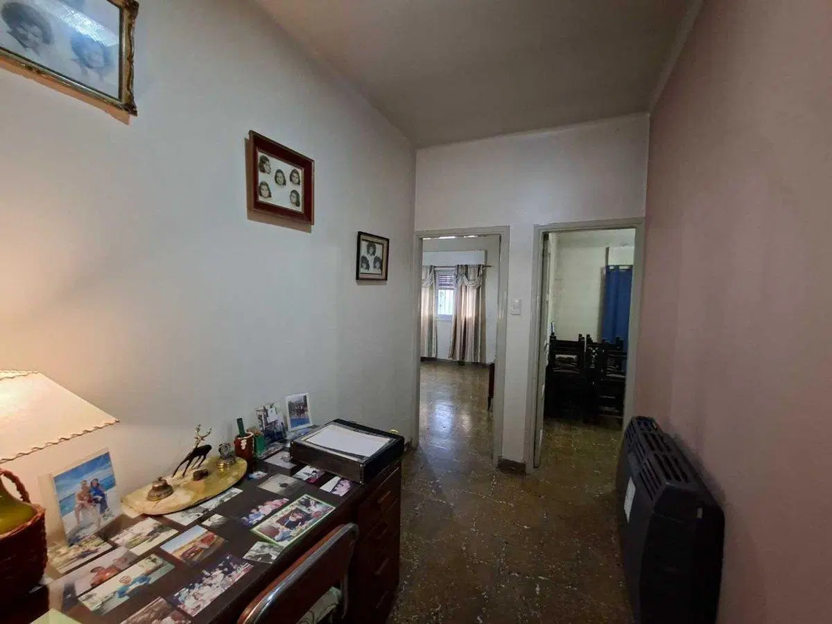 CASA EN AV. LIBERTADOR Y MEGLIOLI. RIVADAVIA 5