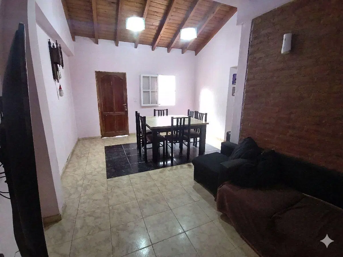 CASA 4 HABITACIONES C/COCHERA CUBIERTA. RAWSON 3