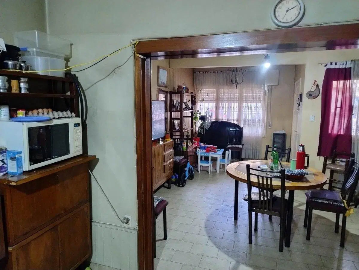 Casa 3 dormitorios, cochera y departamento interno 4