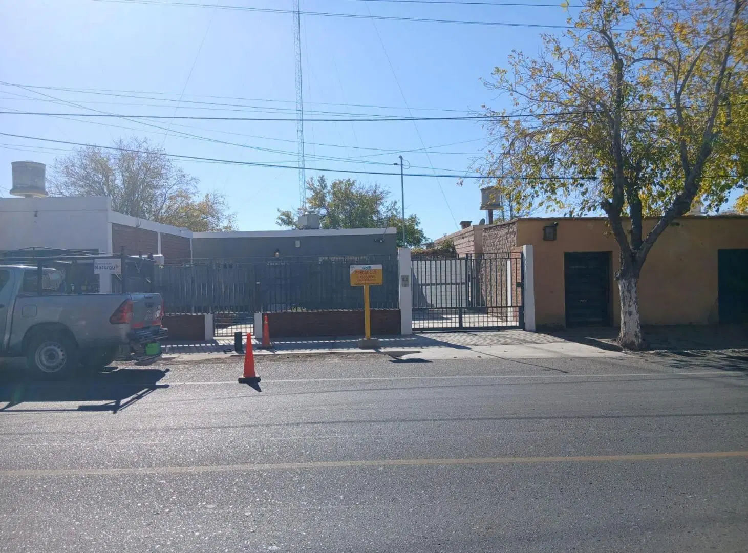 ALQUILER CASA SOBRE AV BENAVIDEZ. CHIMBAS 4