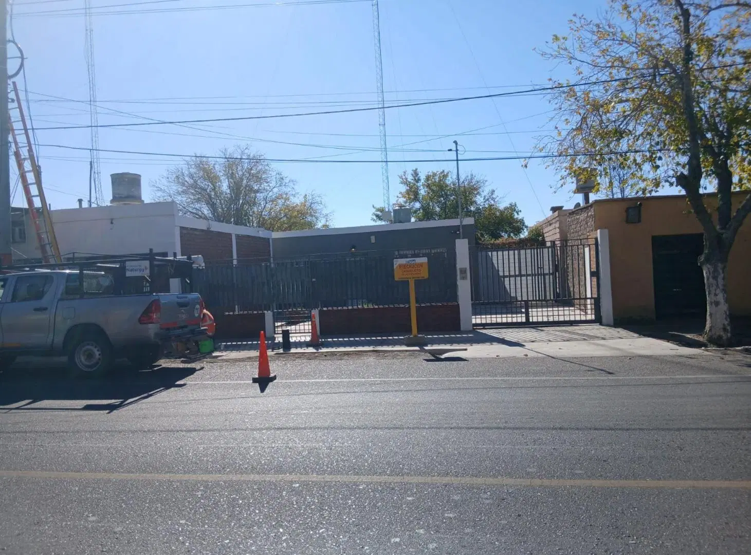 ALQUILER CASA SOBRE AV BENAVIDEZ. CHIMBAS 3