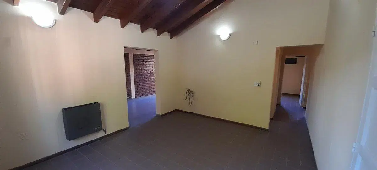 Casa de 3 habitaciones. B° Natania XV. Rivadavia 5