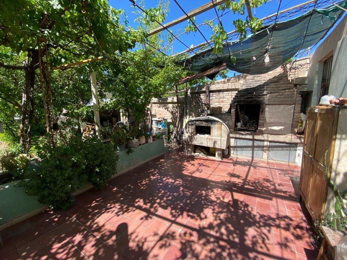 Casa 4 habitaciones. Barrio Las viñas, Santa Lucia