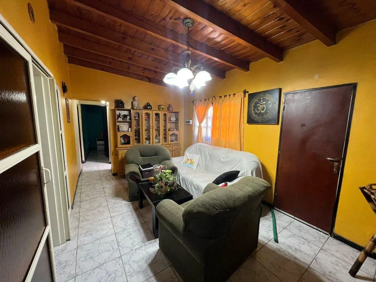 Departamento PB. 2 habitaciones, 2 baños. Capital 3