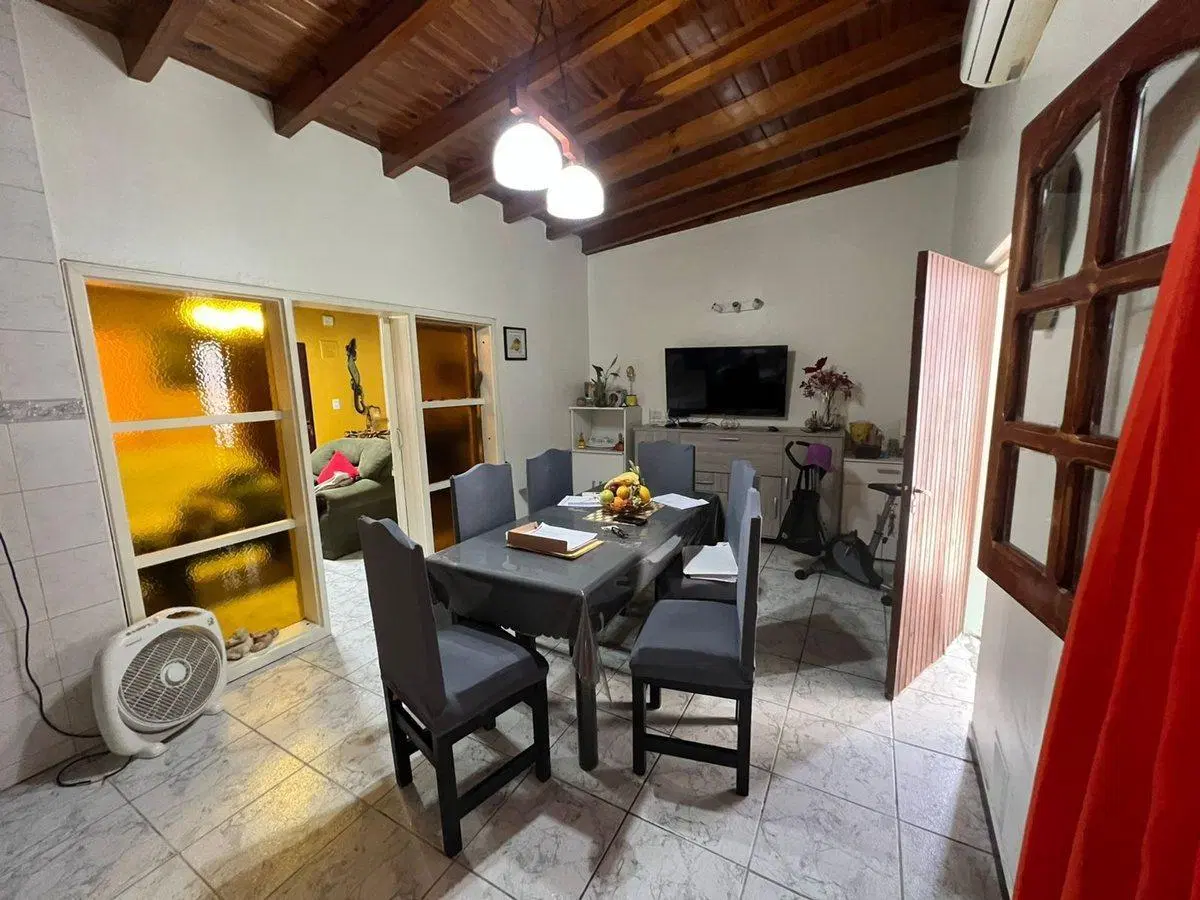 Departamento PB. 2 habitaciones, 2 baños. Capital 4