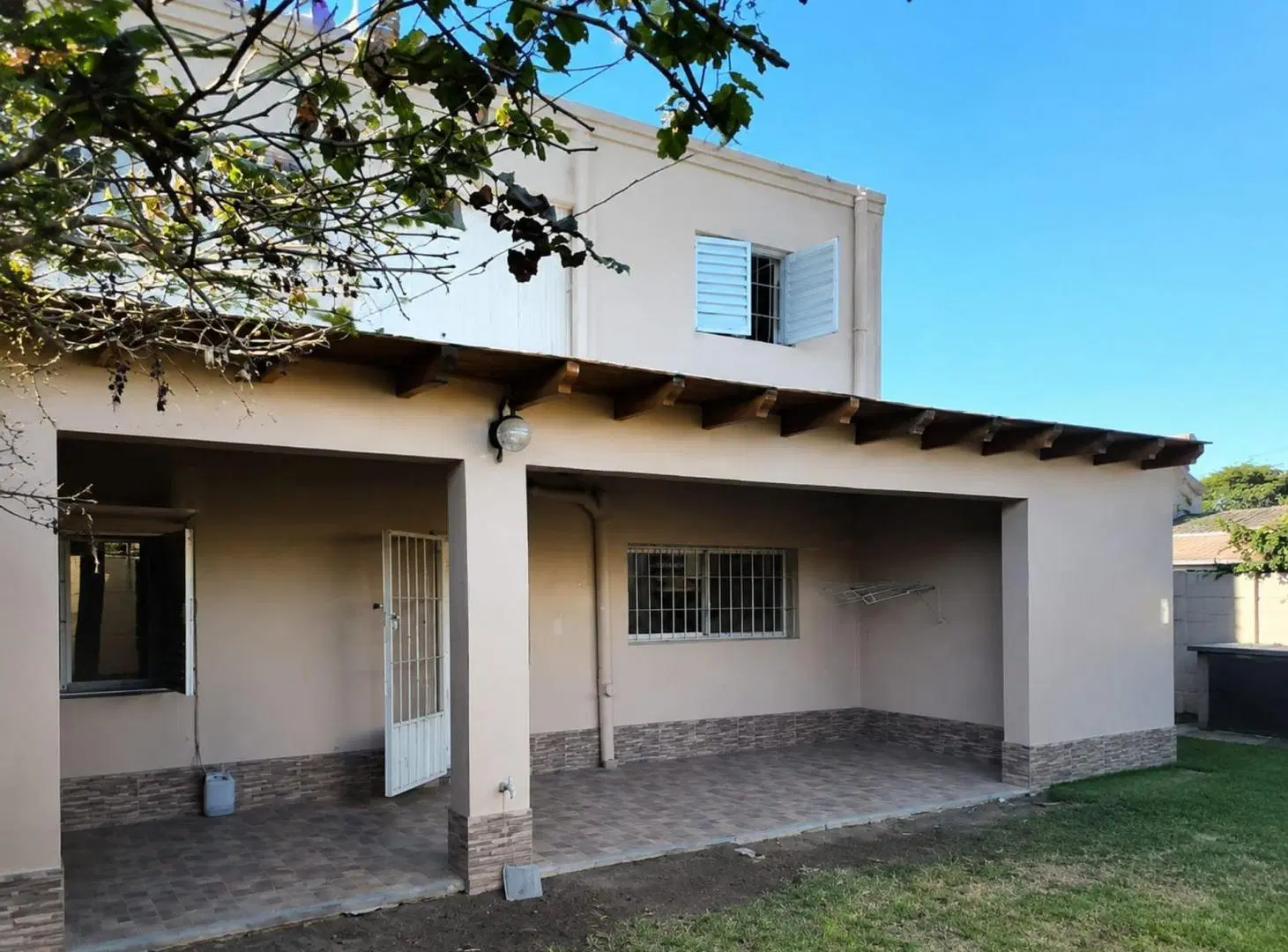 CASA MAS 2 DEPTOS.  B° 23 DE OCTUBRE. RIVADAVIA 5