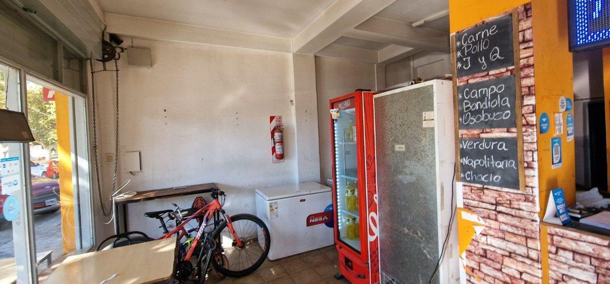 VENTA LOCAL 114 M2 Y GALPON 255 M2 EN RAWSON