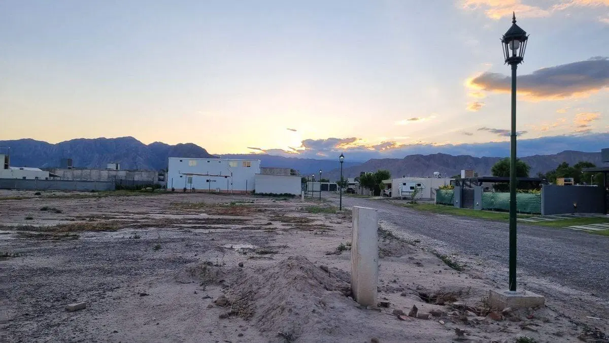 Lote de 702m2. B° Privado Valle Parral. Marquesado 4