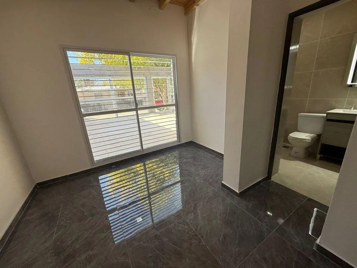 CASA DE 3 HABITACIONES, 2 BAÑOS. CAPITAL 2