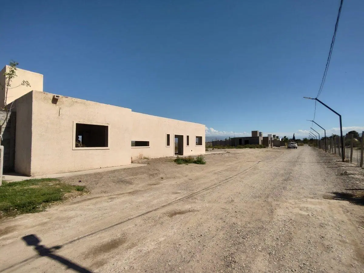 VENTA CASA EN CONSTRUCCION. B° PRIVADO.SANTA LUCIA 4