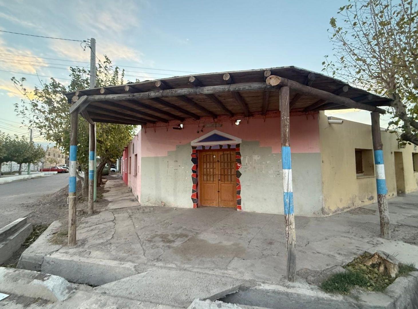 CASA ESQUINA + 2 DPTOS CERCA FACULTAD DE SOCIALES