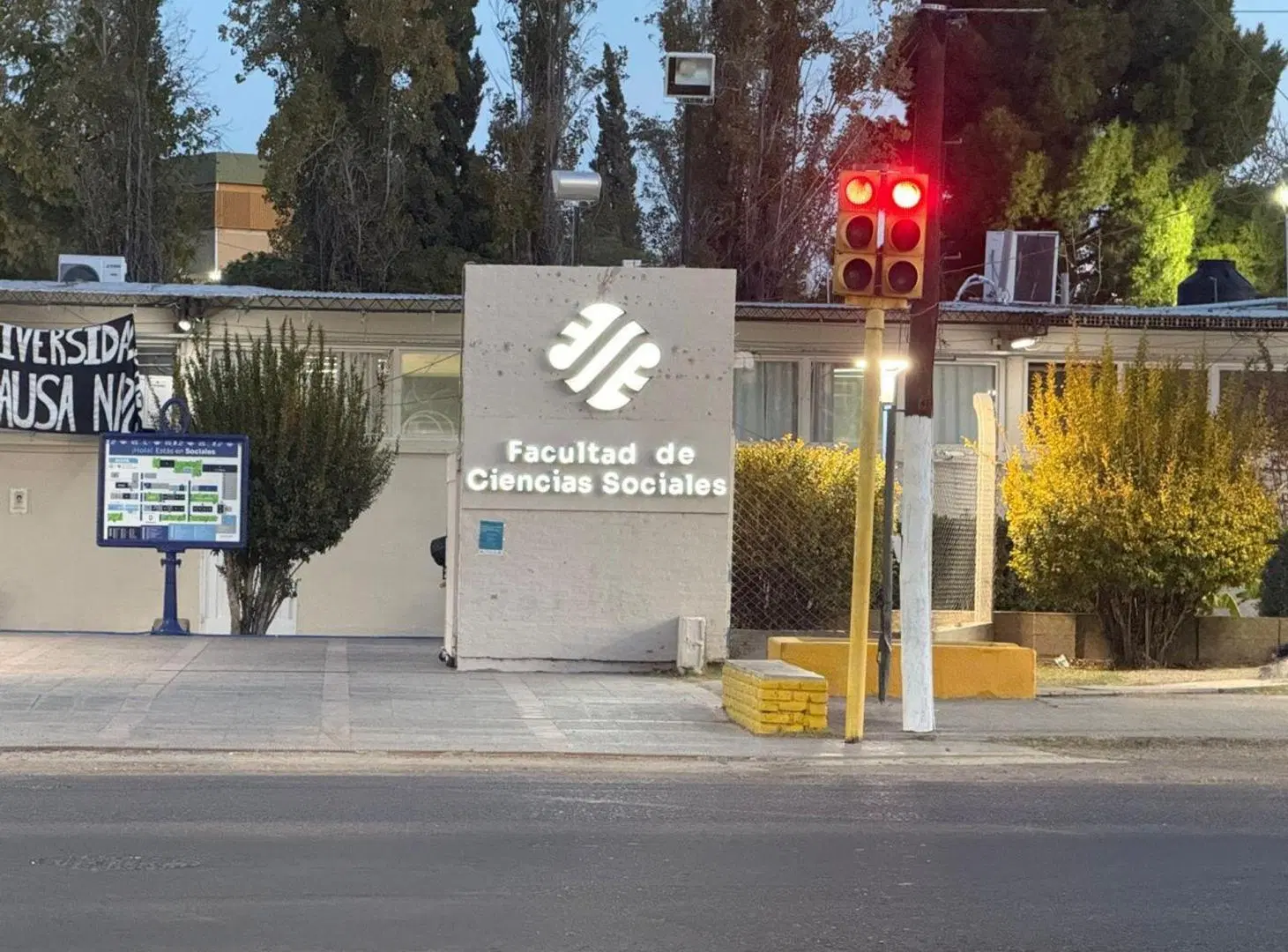 CASA ESQUINA + 2 DPTOS CERCA FACULTAD DE SOCIALES 2
